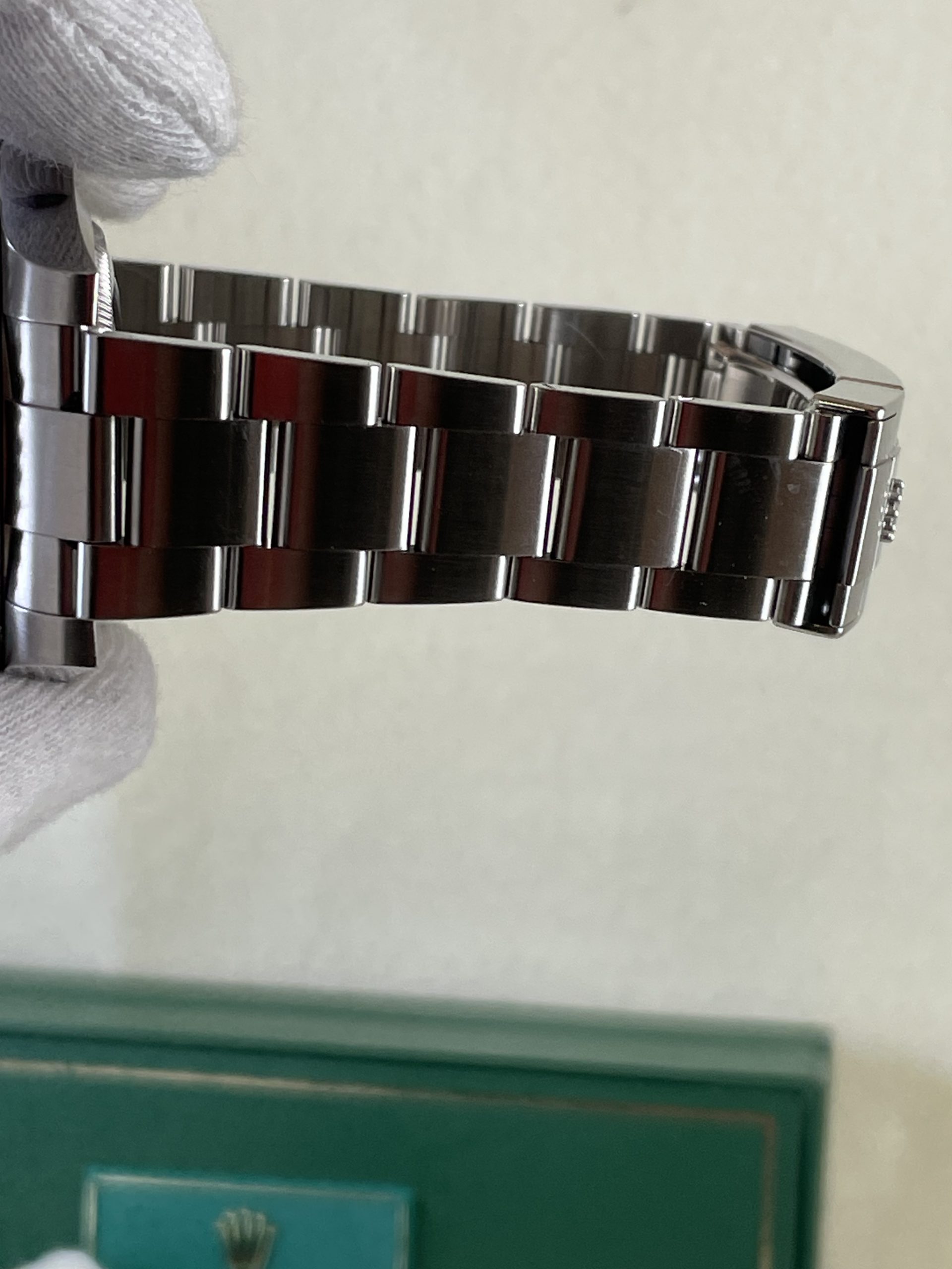 Rolex Submariner #116610LV "Hulk" Collector Set - Image 4