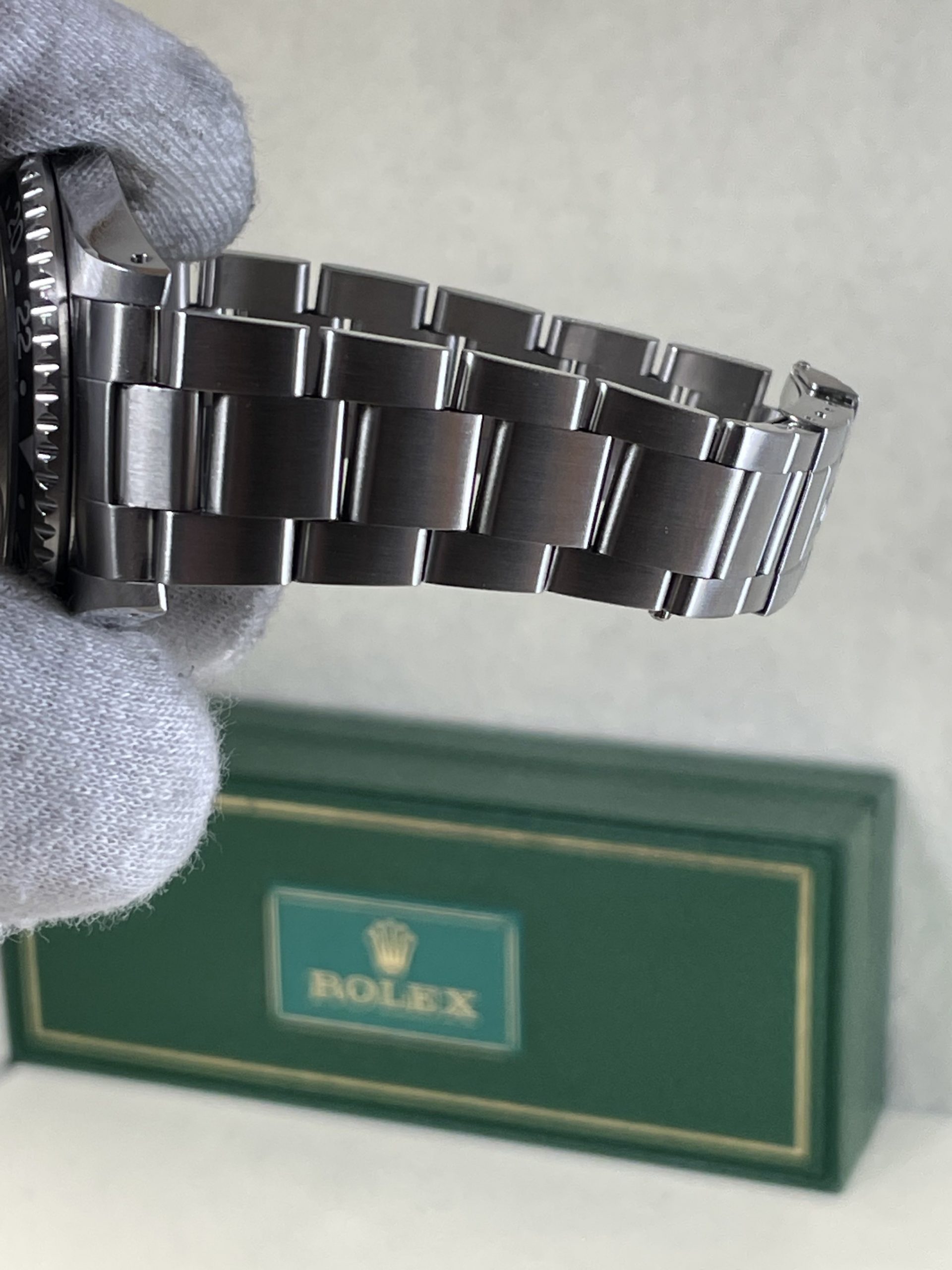 Rolex GMT Master II #16700 Black Dial / Black Bezel in Excellent Condition. Full Set - Image 6